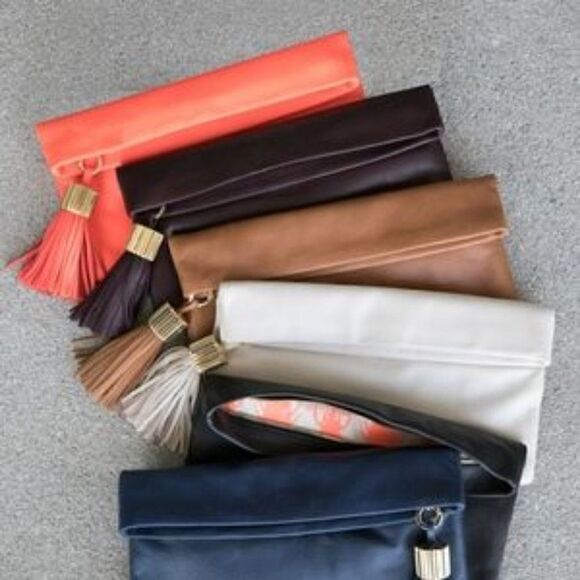 India Hicks Carmen Clutch - Flamingo - NEW - Picture 3 of 8